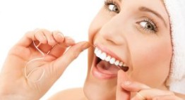 Chỉ nha khoa làm bằng gì? Sử dụng chỉ nha khoa đúng cách như thế nào?