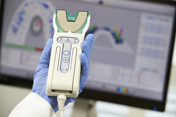 bọc răng sứ không kim loại 4